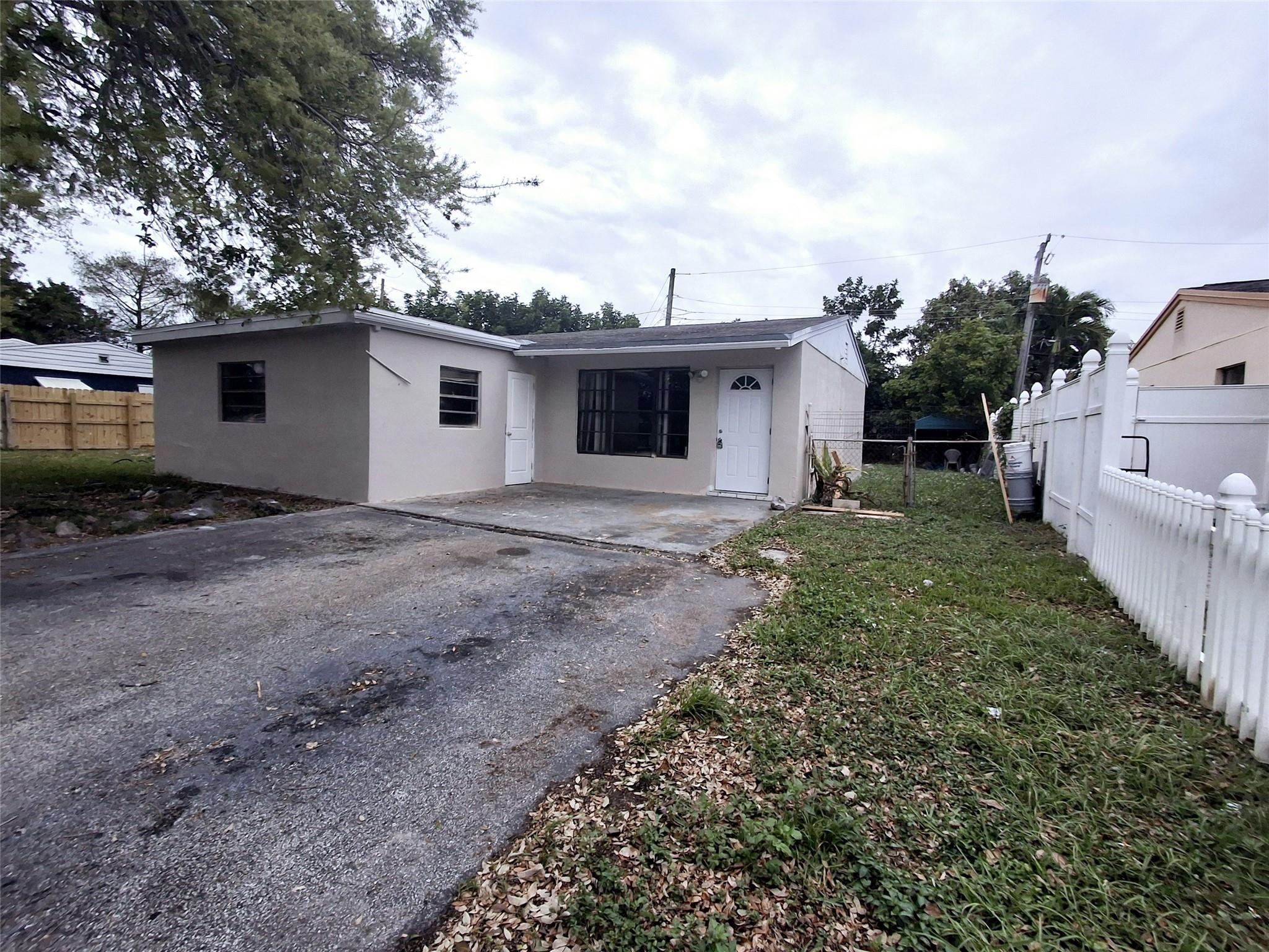 1611 SW 63rd Ter