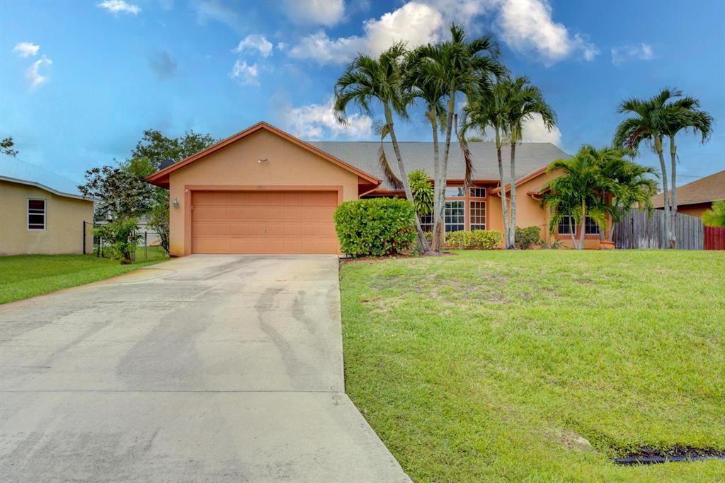 Photo of 3326 SW Foremost Drive, Port St Lucie, FL 34953 (MLS # R10886236)