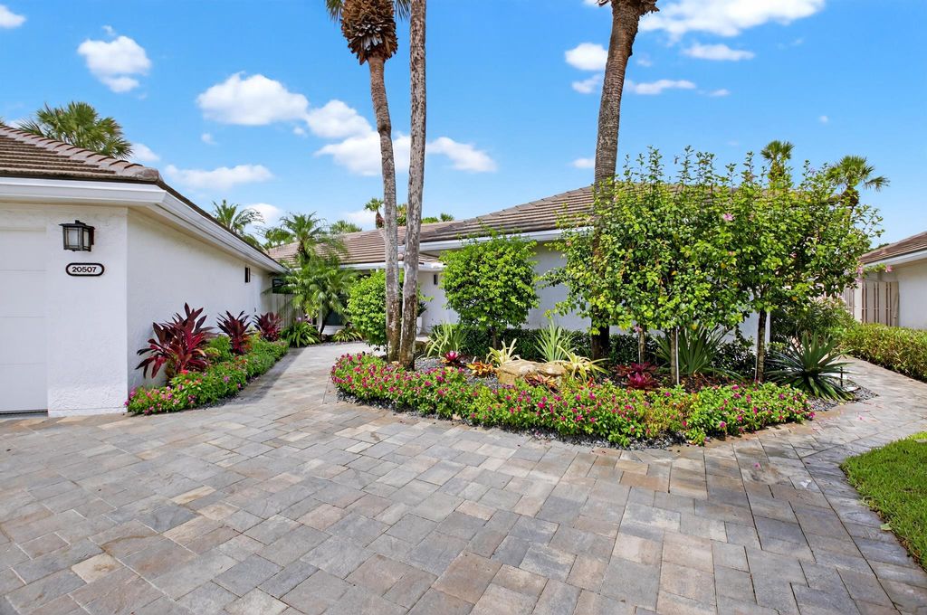 Photo of 20507 Linksview Drive, Boca Raton, FL 33434 (MLS # R11127928)