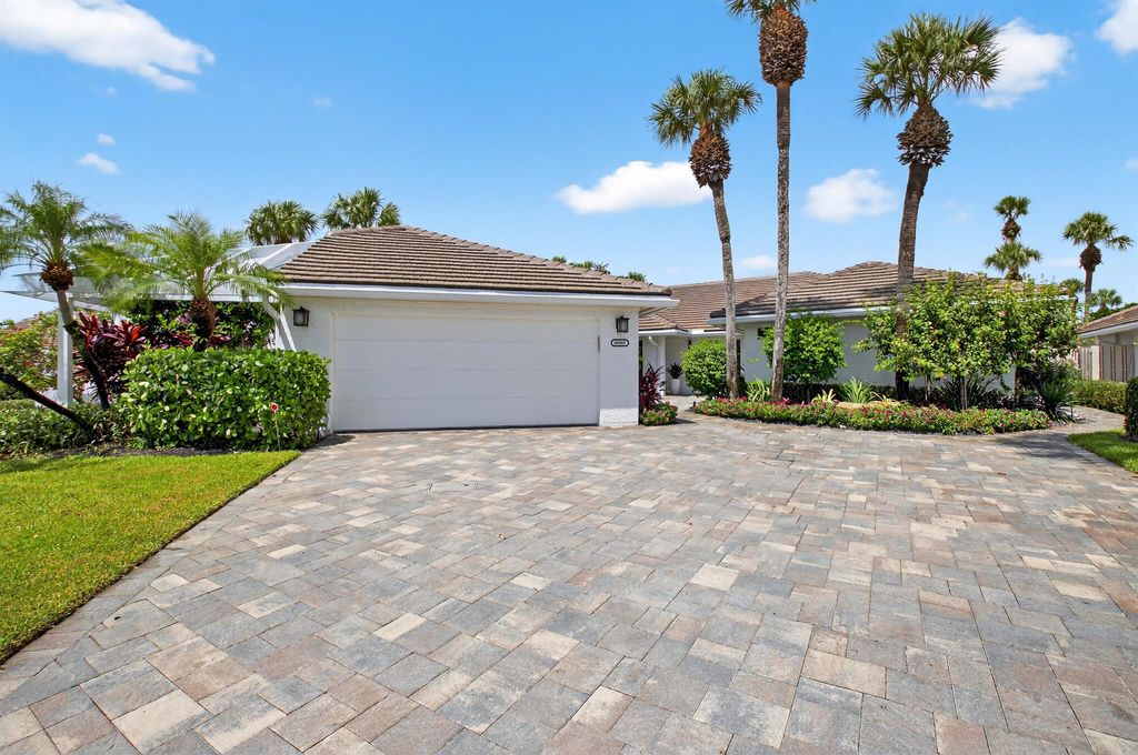 Photo of 20507 Linksview Drive, Boca Raton, FL 33434 (MLS # R11127928)