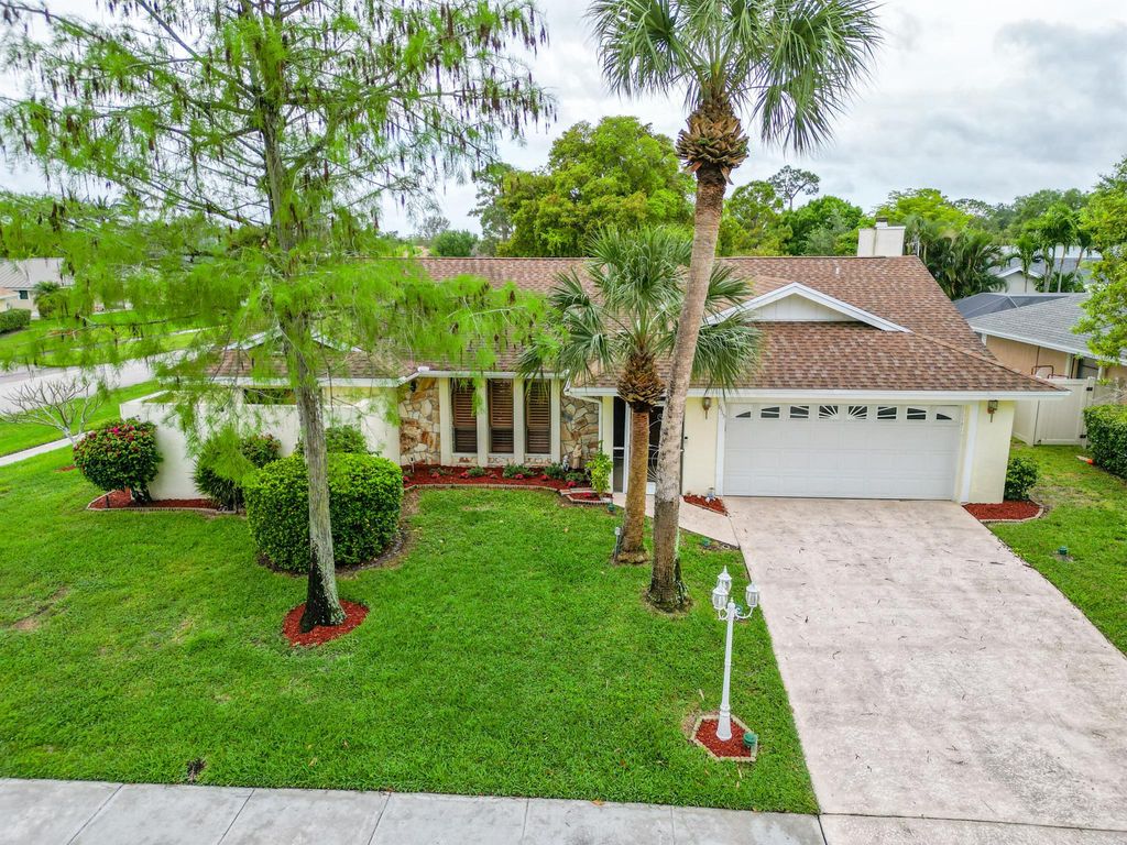 Photo of 655 Oleaster Avenue, Wellington, FL 33414 (MLS # R10972110)