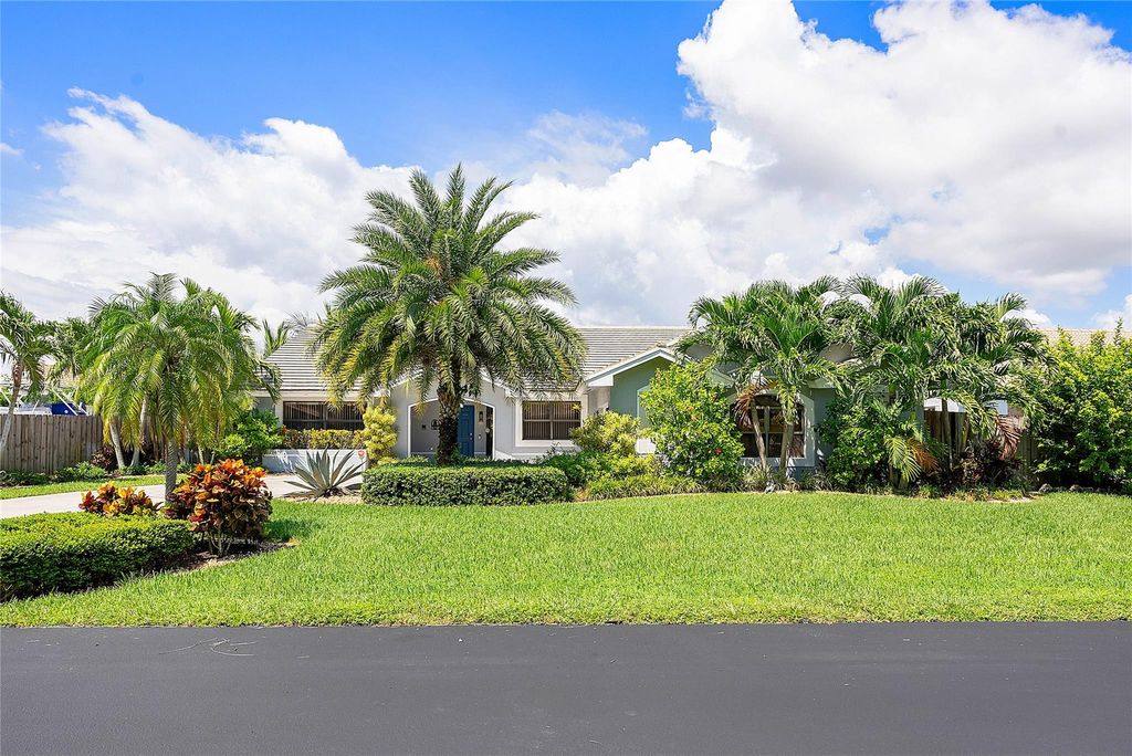 Photo of 4841 E Roundtable Rd, Davie, FL 33331 (MLS # F10394036)