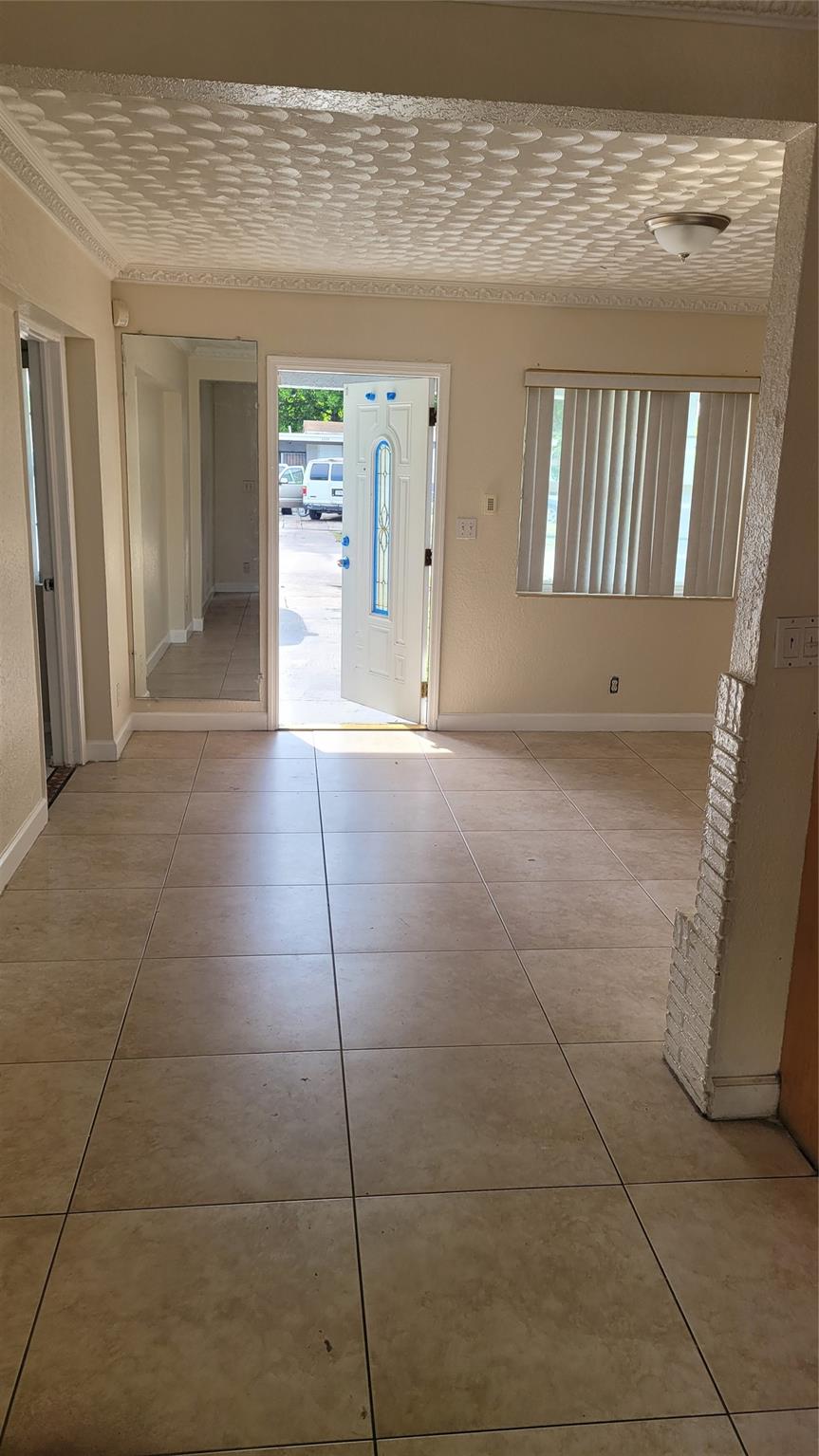 1800 Lauderdale Manor Dr