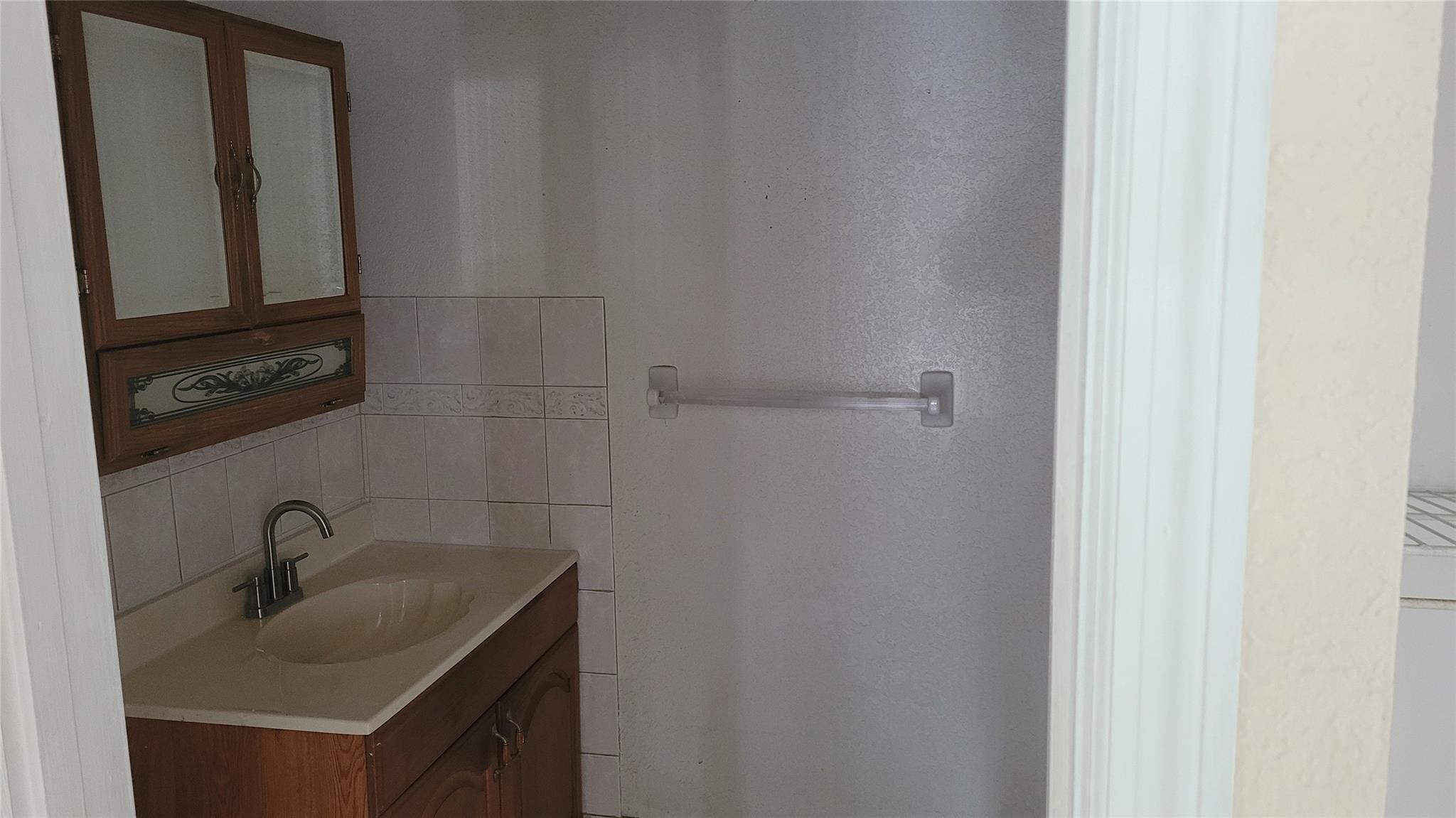 1800 Lauderdale Manor Dr