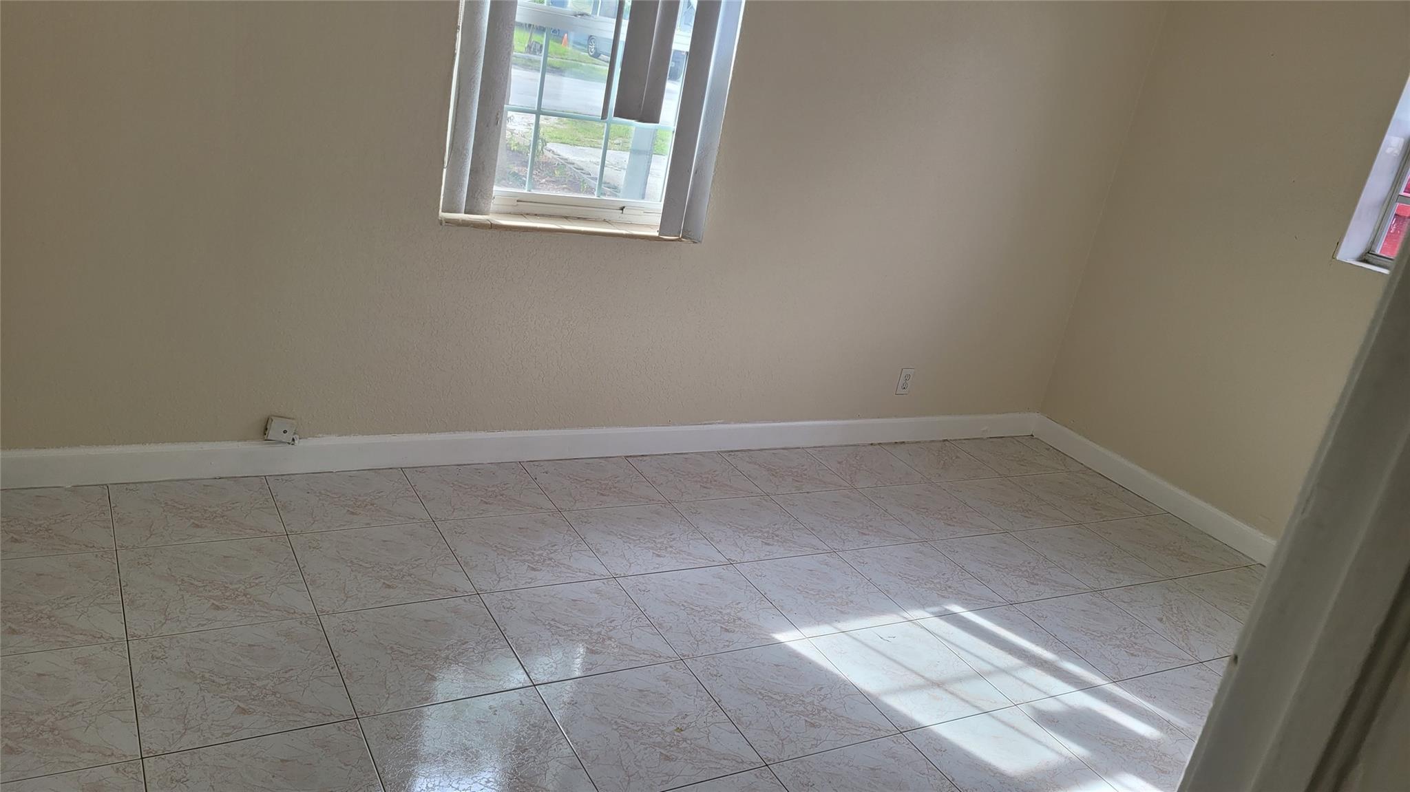 1800 Lauderdale Manor Dr
