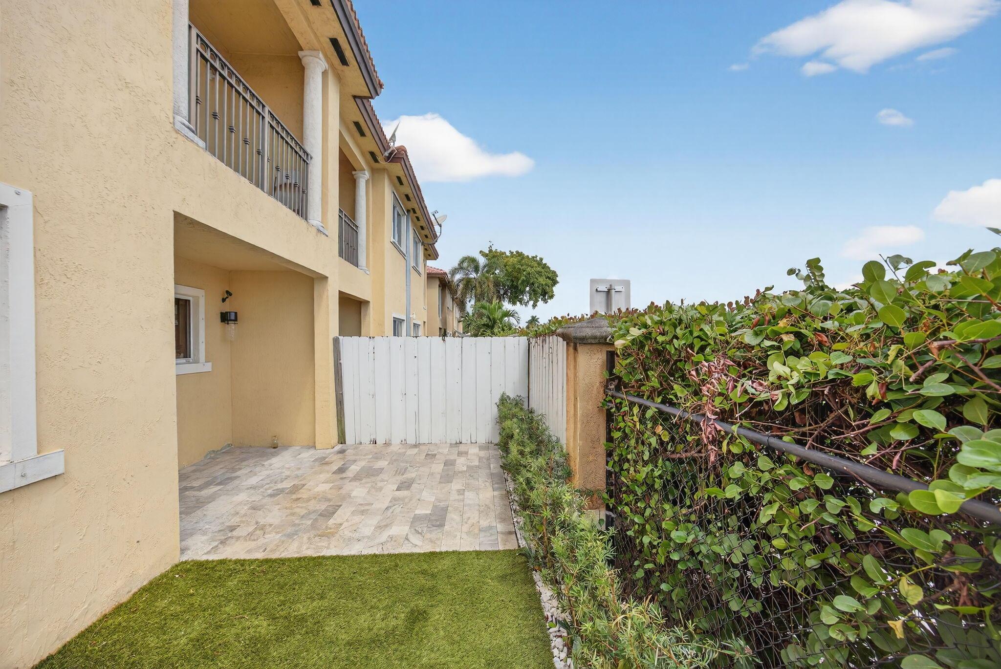 SILVER PALM HOMES - Residential