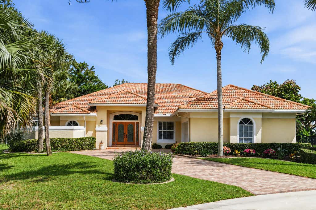Photo of 9352 SE Mystic Cove Terrace SE, Hobe Sound, FL 33455 (MLS # B26034729)