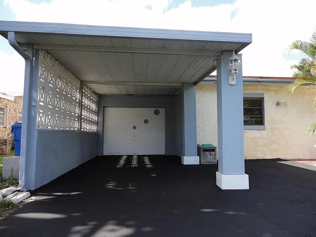 ROYAL PALM ACRES FIRST SE - Residential