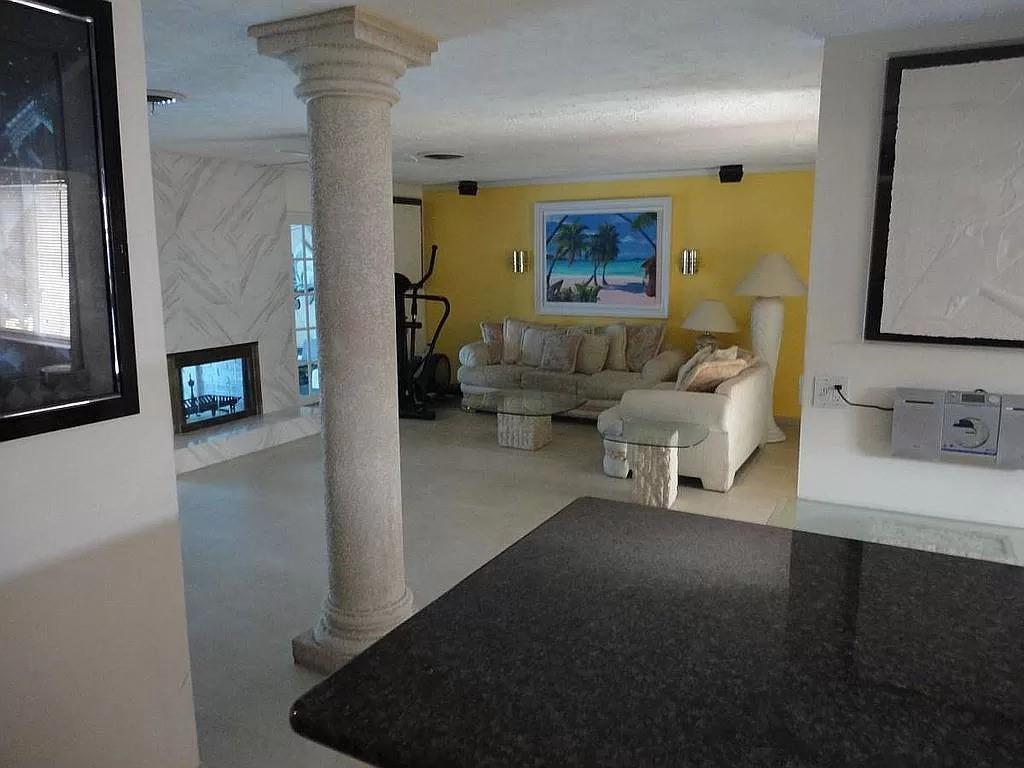 ROYAL PALM ACRES FIRST SE - Residential