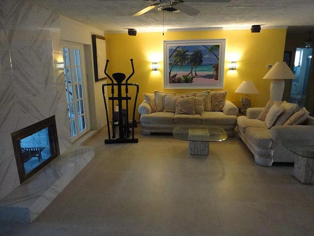 ROYAL PALM ACRES FIRST SE - Residential