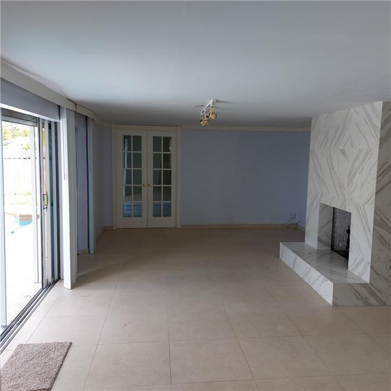 ROYAL PALM ACRES FIRST SE - Residential