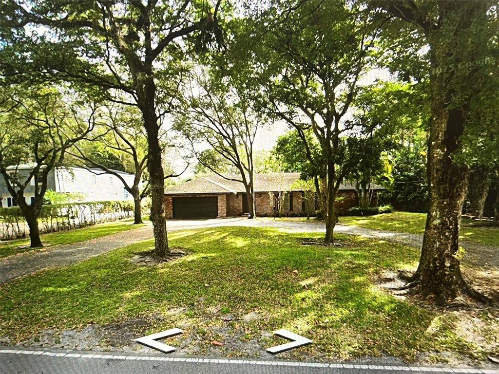 Photo of 220 N Fig Tree Lane, Plantation, FL 33317 (MLS # F10555462)