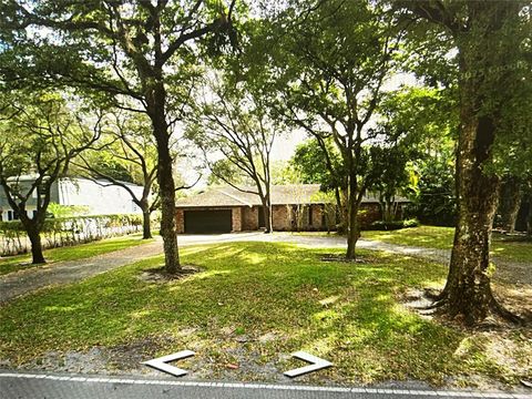 220 N Fig Tree Lane Plantation FL 33317