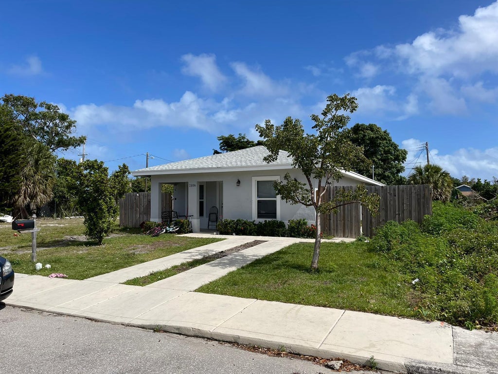 Photo of 1506 S J Street, Lake Worth Beach, FL 33460 (MLS # B26063961)
