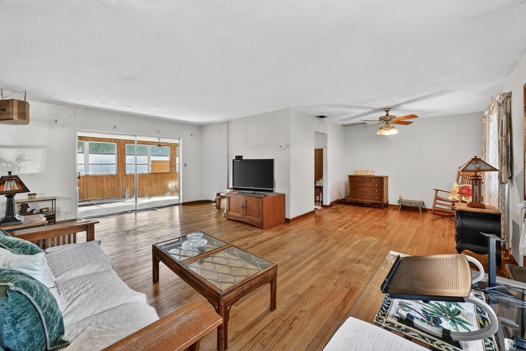 Esmonda Gardens 22-20 B - Residential