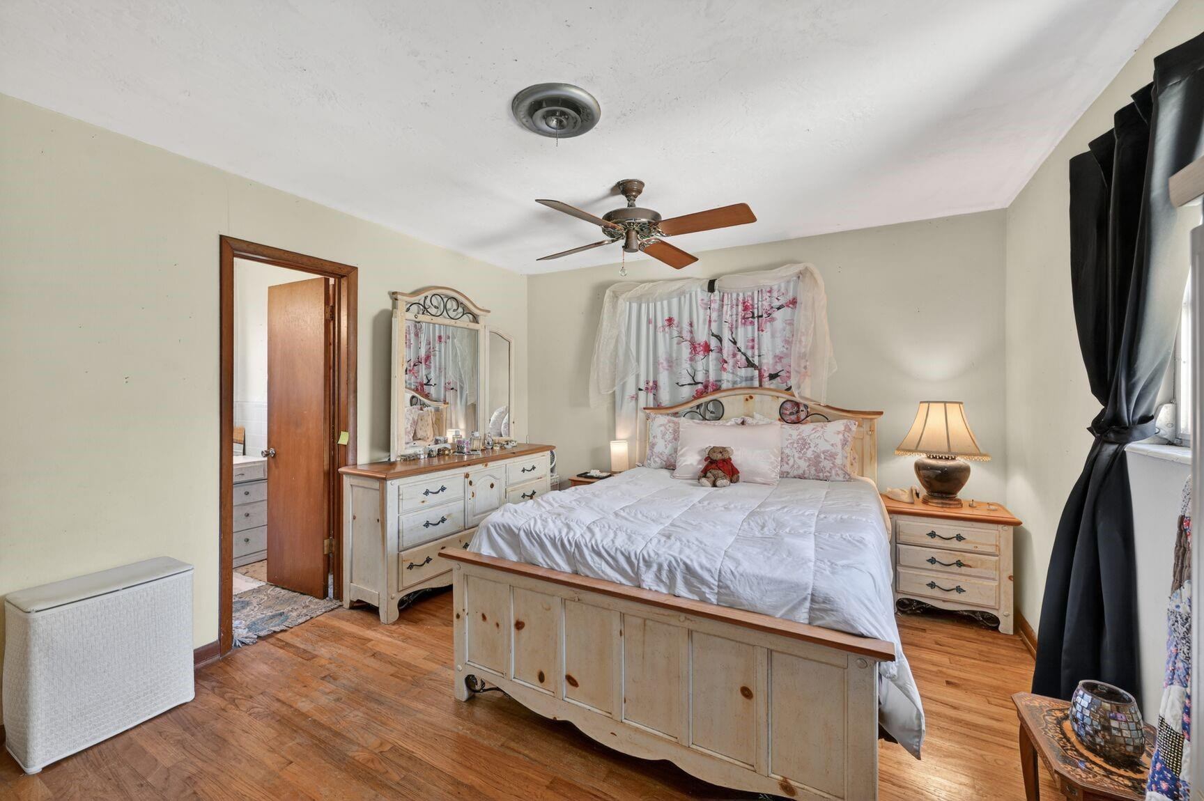 Esmonda Gardens 22-20 B - Residential