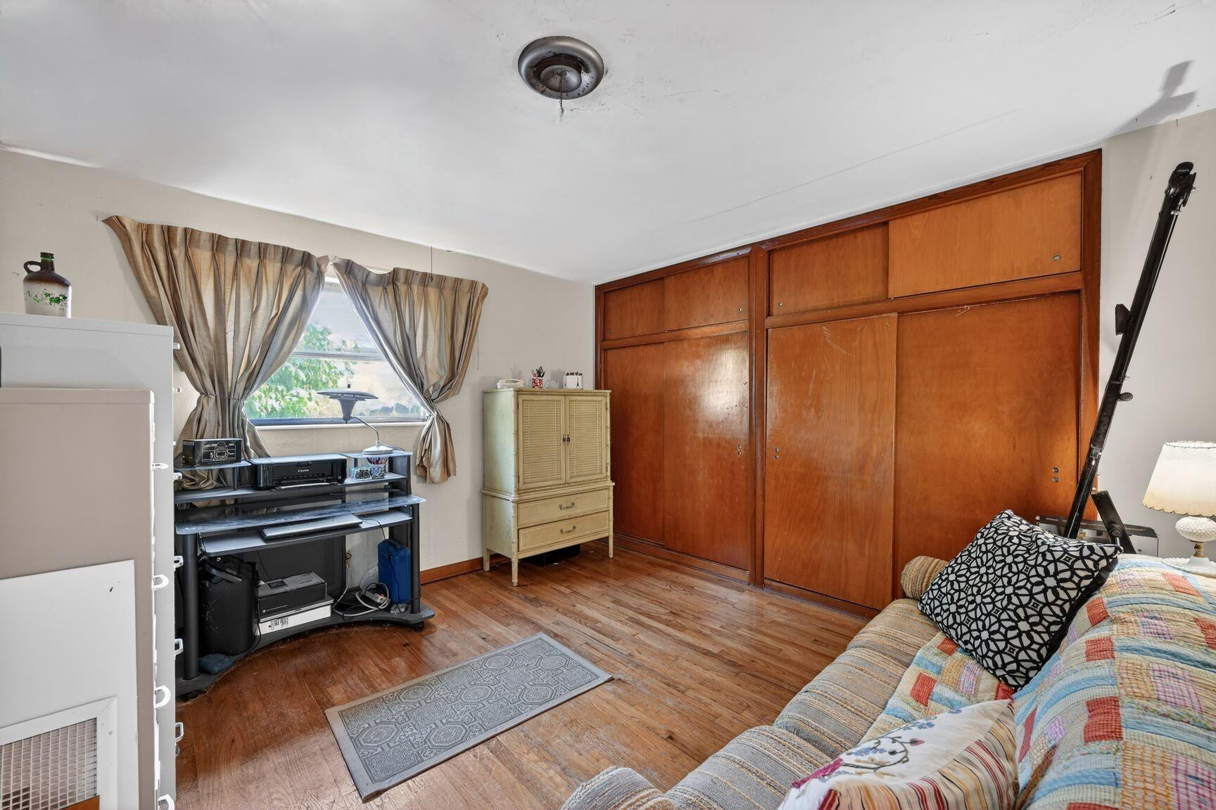 Esmonda Gardens 22-20 B - Residential