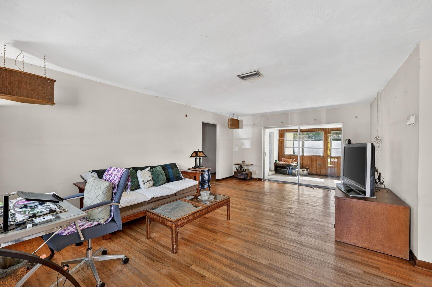 Esmonda Gardens 22-20 B - Residential