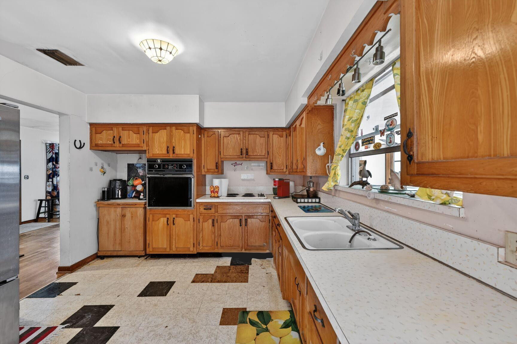 Esmonda Gardens 22-20 B - Residential