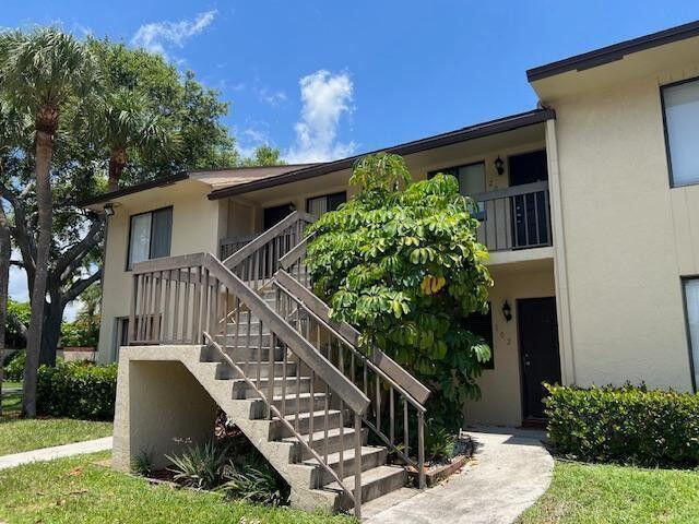 A wonderful 2/2 first floor apartment in central Boca Raton, updated kitchen: stainless steel appliances, granite countertop. Newer A/C. Water and Basic Cable are included in the rent. All -ages community has a pool, tennis court and is located just across the street from the YMCA and a few minutes' drive to shopping centers!!