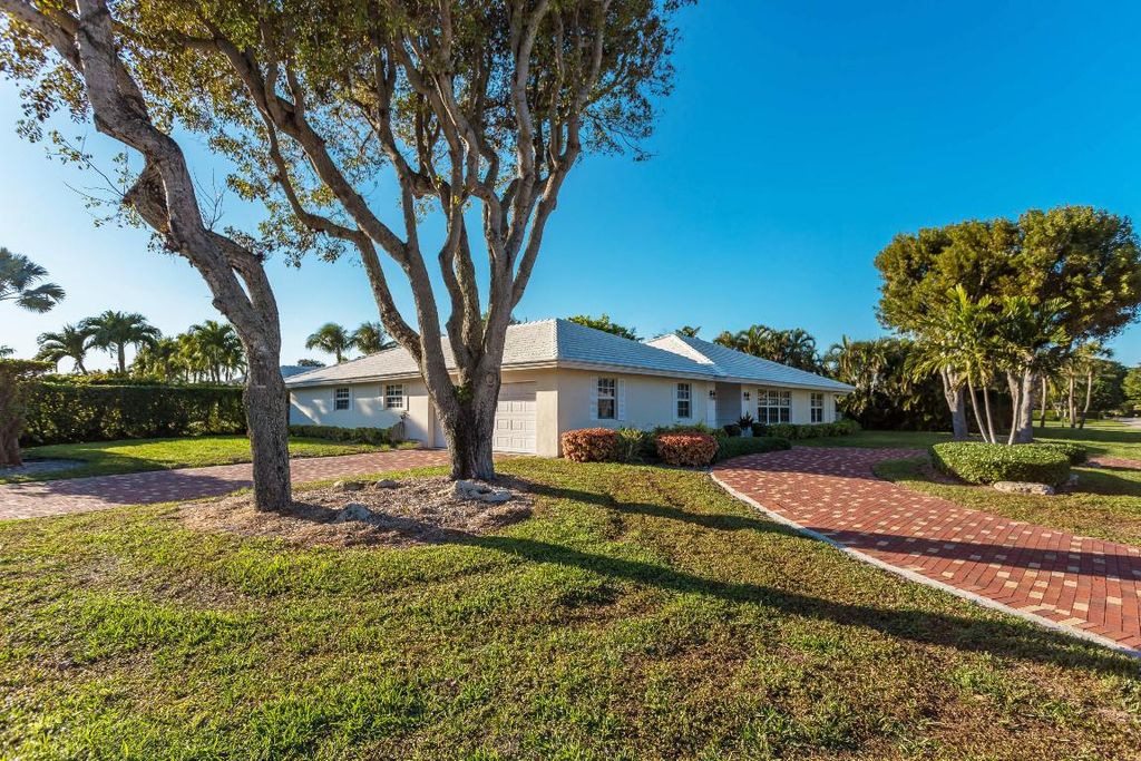 Photo of 835 Canary Walk, Delray Beach, FL 33483 (MLS # R11109353)