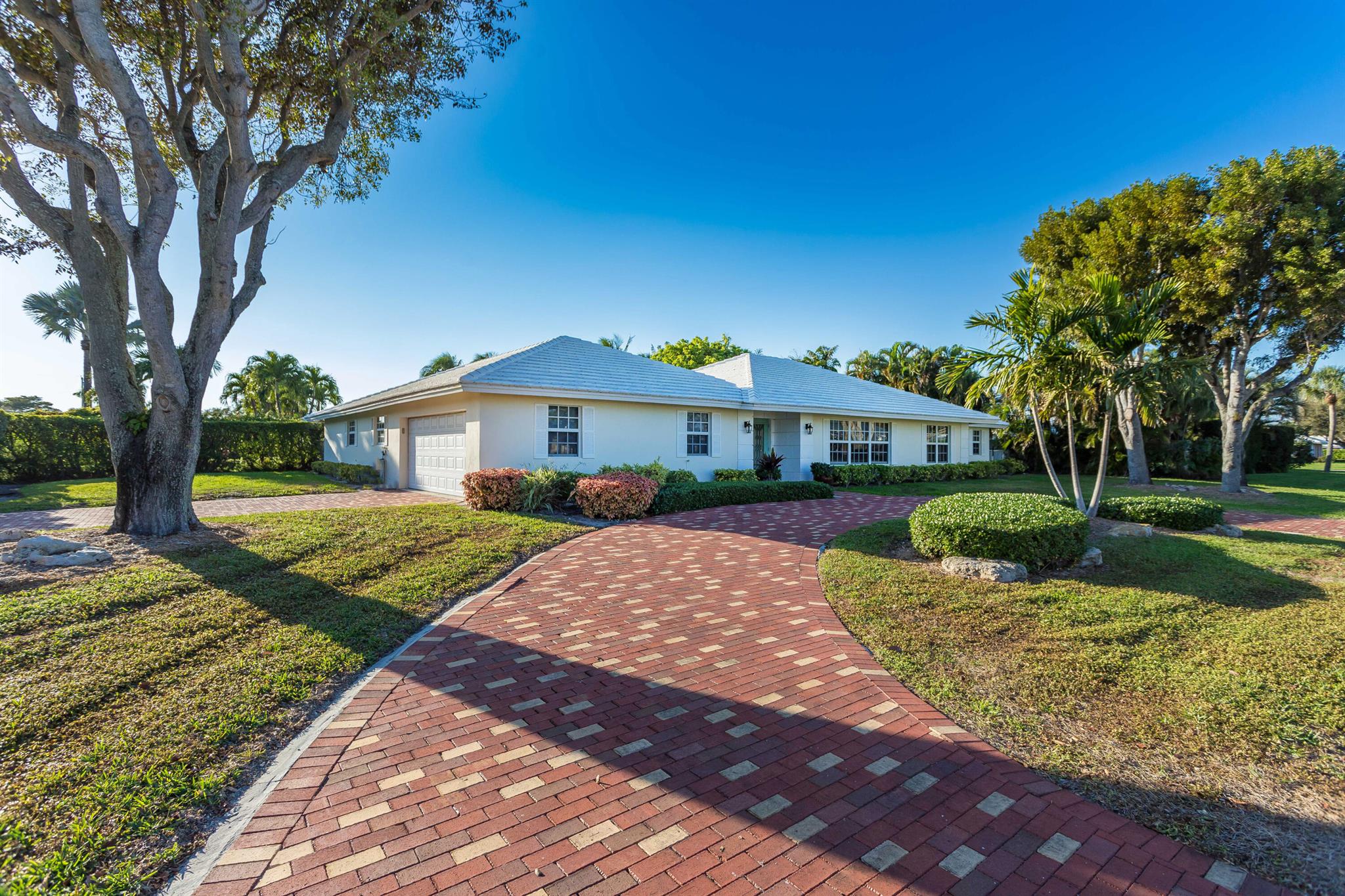 Newly renovated sprawling ranch style home with circular driveway and 2 car garage on corner lot. 4 beds, 4.5 baths. Sparkling Pool & Lanai. Gourmet kitchen. Wood & tile floors throughout. Fabulous Master Bedroom with huge bath. One other en-suite bedroom with sliders out to pool.MINUTES TO BEACH!