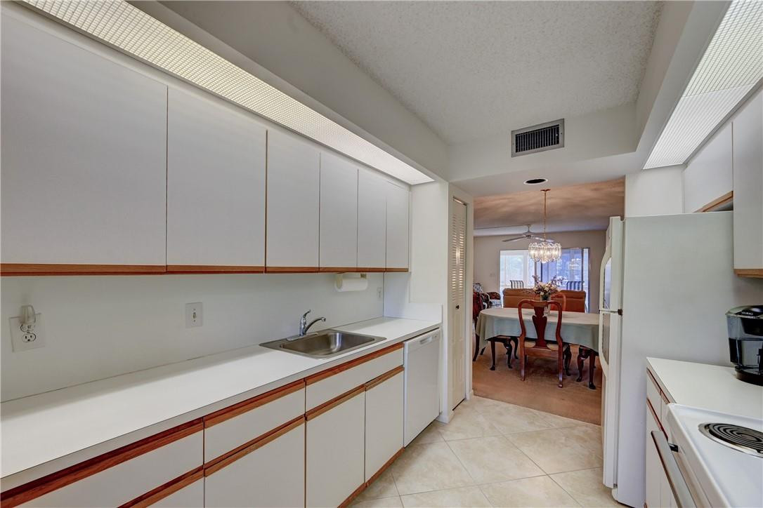 WYNMOOR VILLAGE - Residential