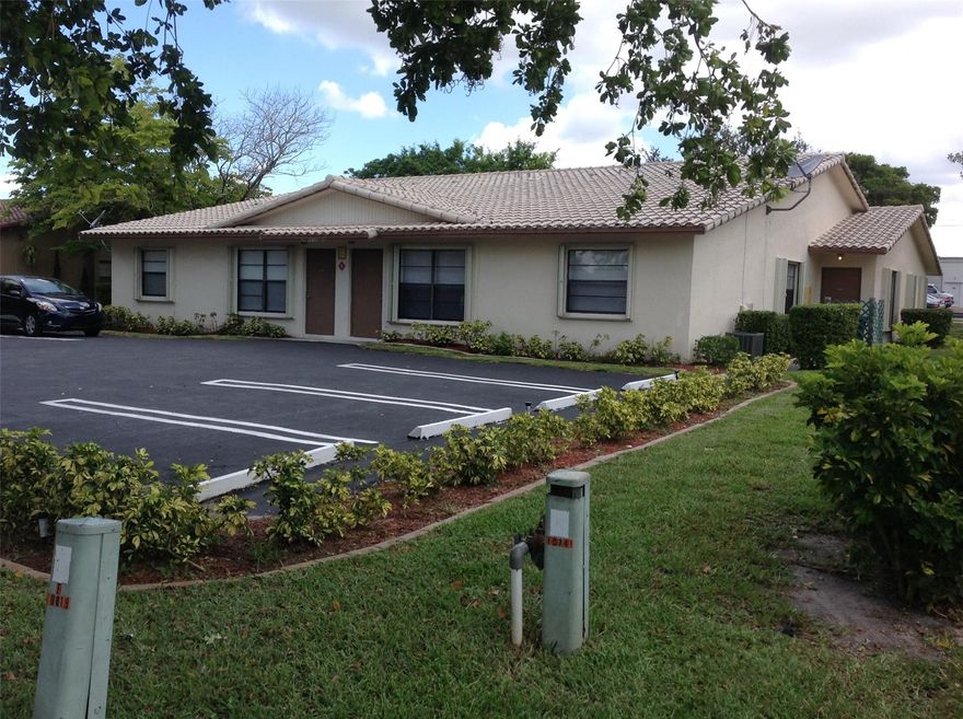 QUIET LOCATION, FULLY TILED, WALK TO ELEMENTARY AND MIDDLE SCHOOLS.  LARGE ROOMS

TENANT PAYS ADDITIONAL $50.00 FOR WATER.

COMPLETE ACCORDION HURRICANE SHUTTERS.