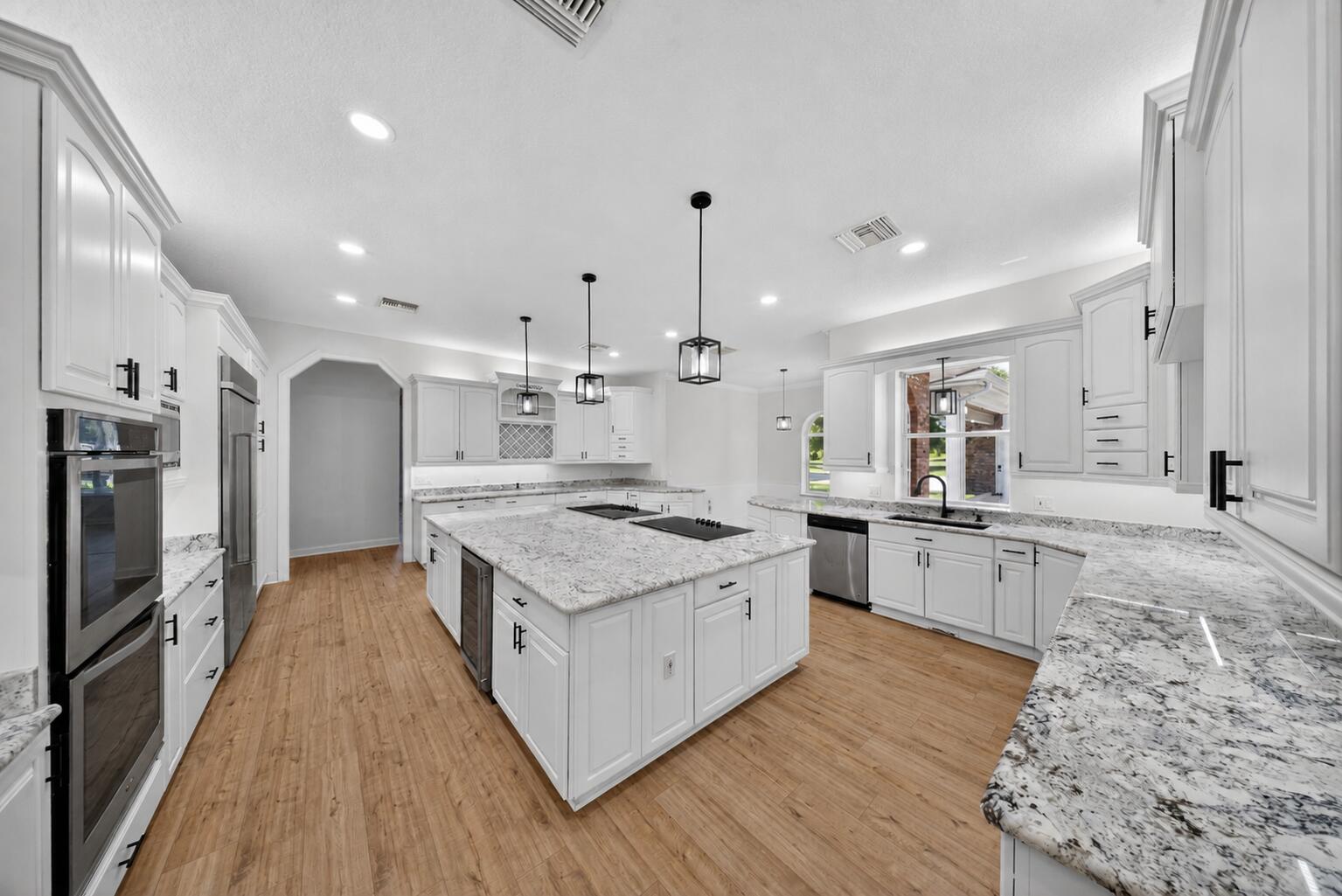 8686 Andrews Avenue, Fort Pierce, FL, 34945/$1,899,990 3 8686 Andrews Avenue