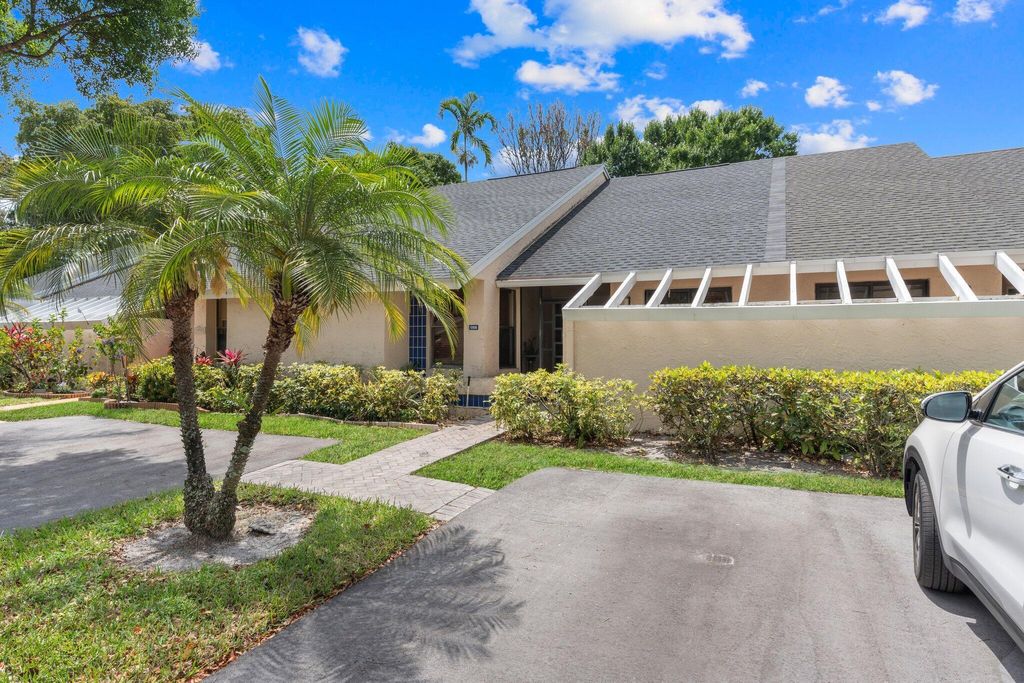 Photo of 10906 Lake Front Place, Boca Raton, FL 33498 (MLS # R11082950)