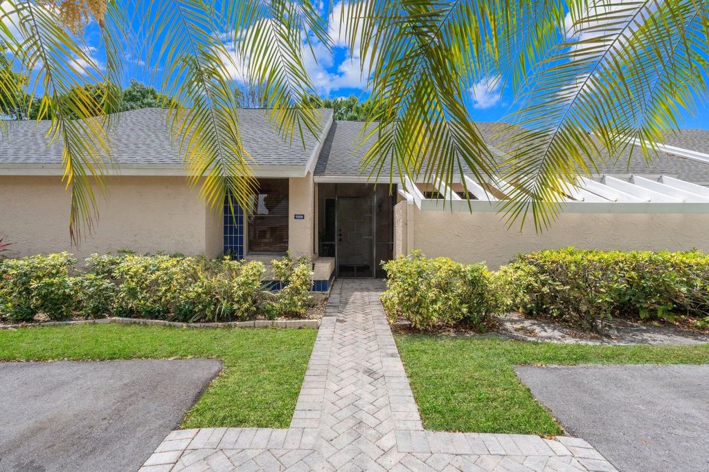 Photo of 10906 Lake Front Place, Boca Raton, FL 33498 (MLS # R11082950)