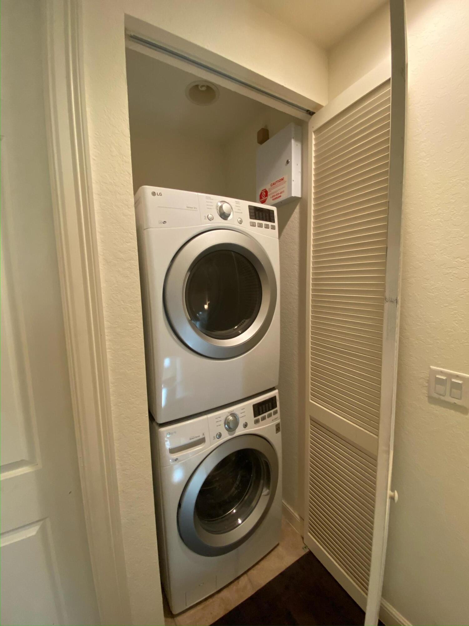 Large 2/2.5 w/ full appliances, washer/dryer. Enjoy resort style living near downtown West Palm Beach. 1,448 SF under air. Oversized 1 car garage. Community amenities include 24hr manned security gate w/ nightly patrol, scenic lakeside jogging path, onsite management & maintenance, newly renovated gym & yoga room, clubhouse, HUGE lakeside pool & covered BBQ area also recently renovated. Walk to Palm Beach Outlet Shopping, Whole Foods, Target & several restaurants. 5 minutes from I-95, downtown and PBI airport