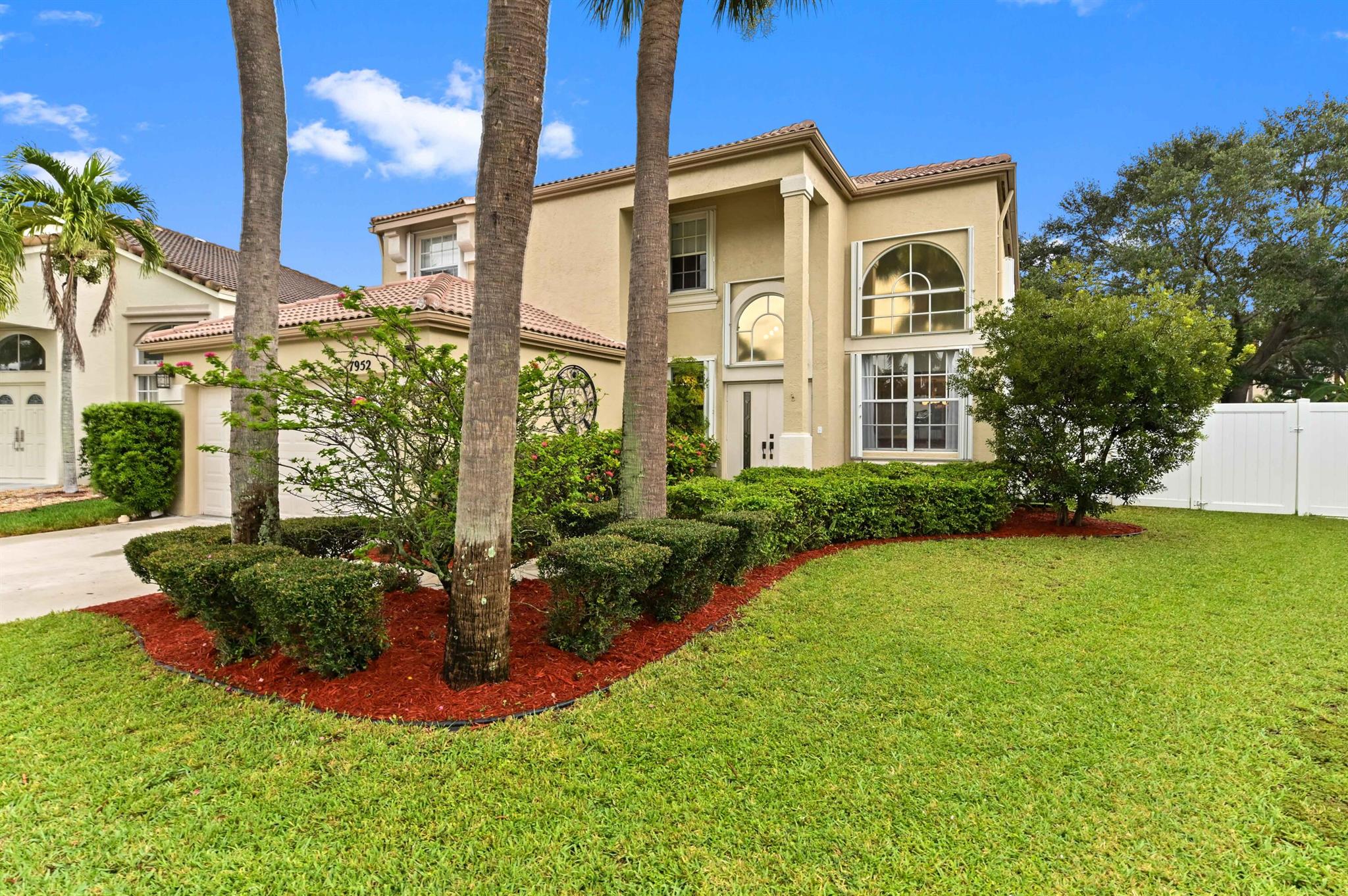 7952 Ambleside Way, Lake Worth, FL, 33467/$649,900 3 7952 Ambleside Way