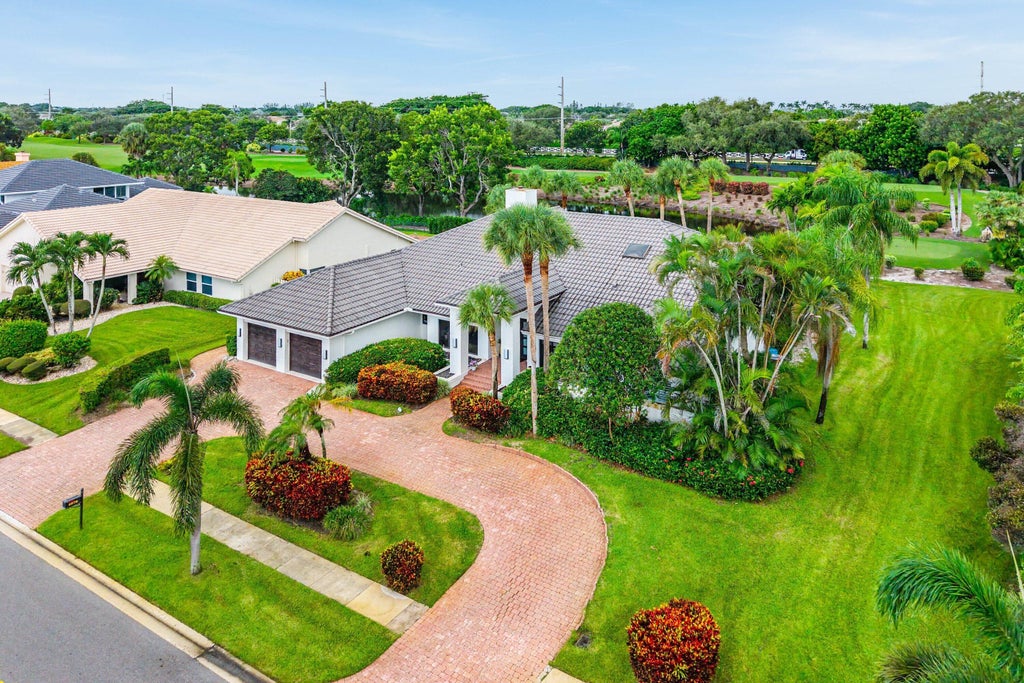 Photo of 4976 Bocaire Boulevard, Boca Raton, FL 33487 (MLS # B26038910)