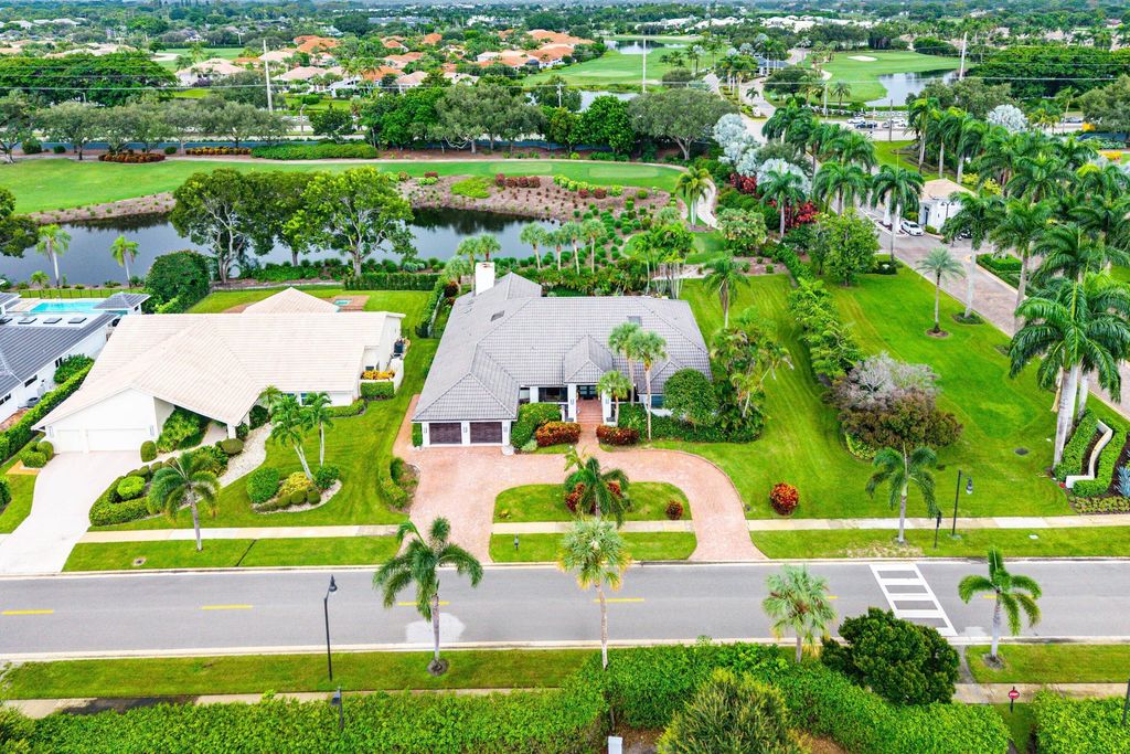 Photo of 4976 Bocaire Boulevard, Boca Raton, FL 33487 (MLS # B26038910)