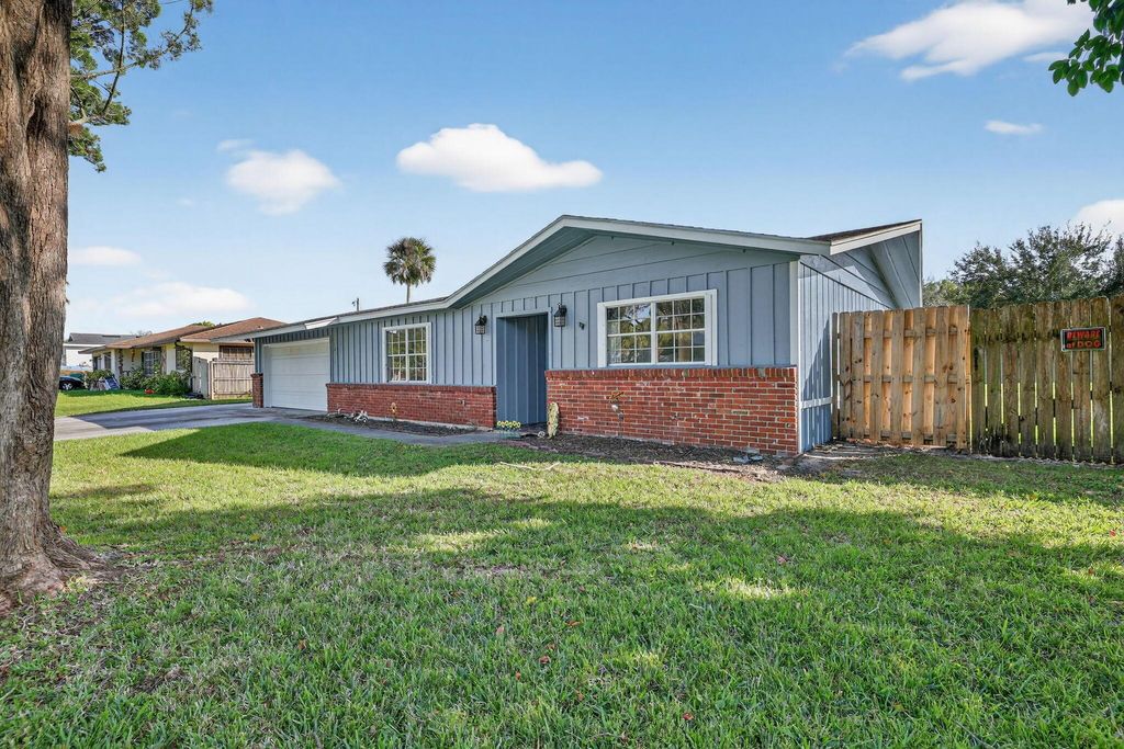 Photo of 1125 Coral Street, Fort Pierce, FL 34982 (MLS # R11124623)