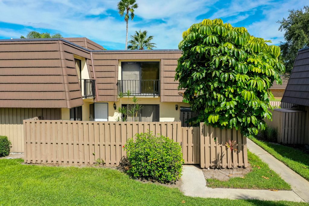 Photo of 1120 11th Court, Palm Beach Gardens, FL 33410 (MLS # B26017065)