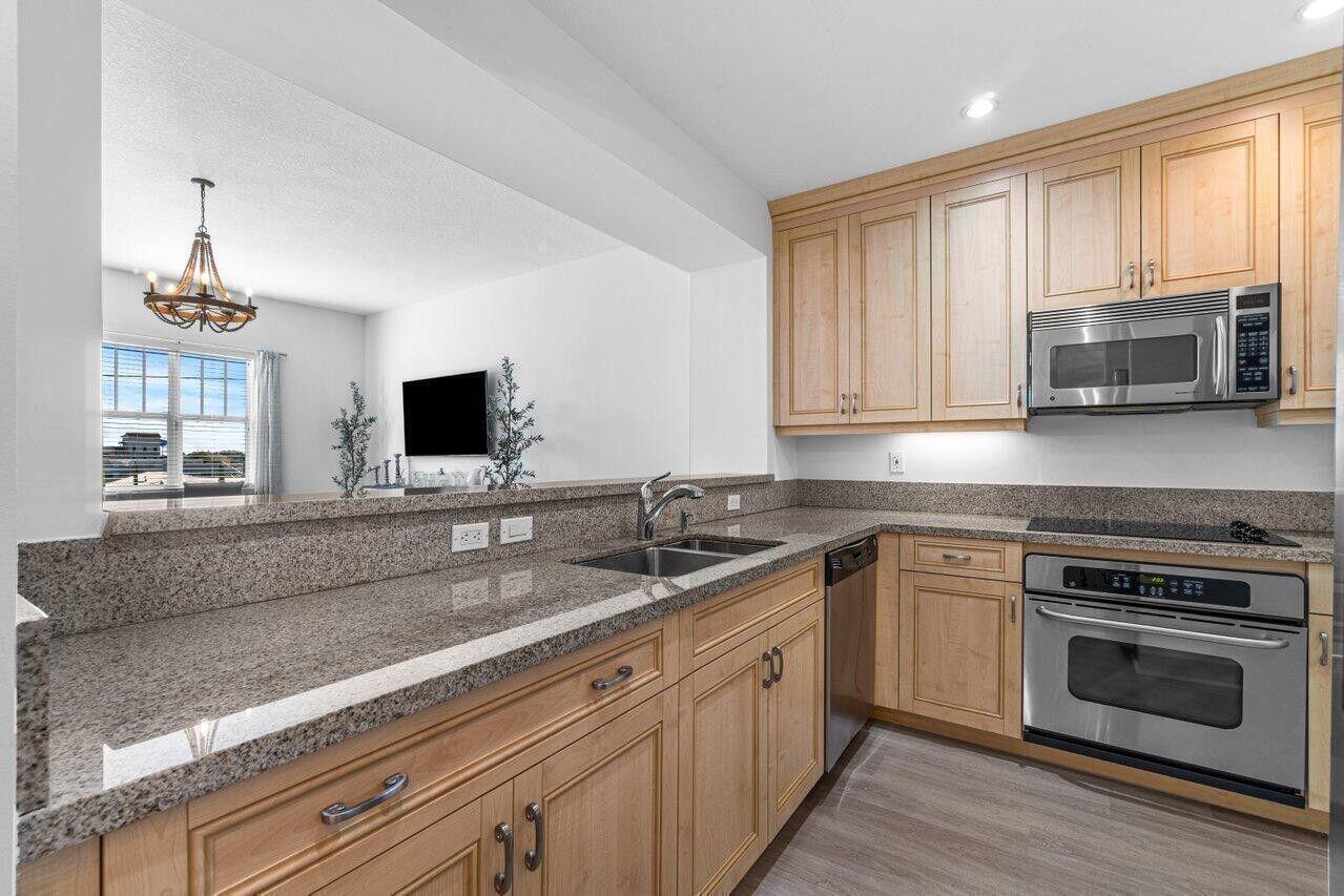 CITY WALK AT PINEAPPLE GR - Residential Lease