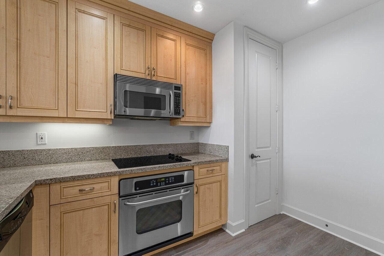 CITY WALK AT PINEAPPLE GR - Residential Lease