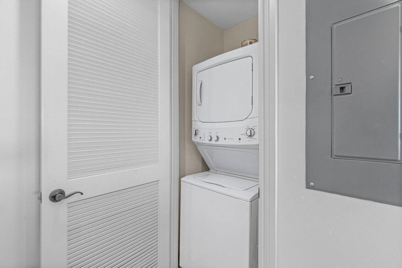 CITY WALK AT PINEAPPLE GR - Residential Lease