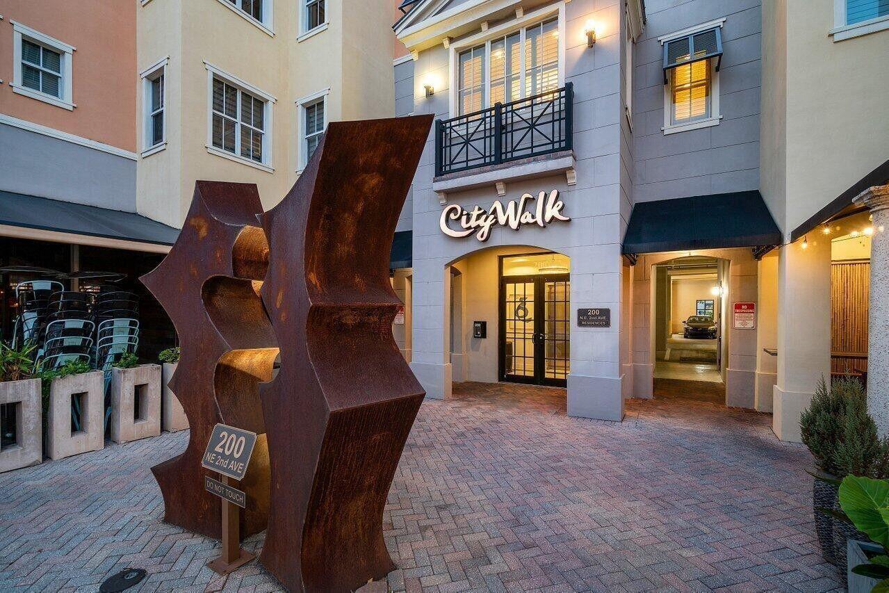 CITY WALK AT PINEAPPLE GR - Residential Lease