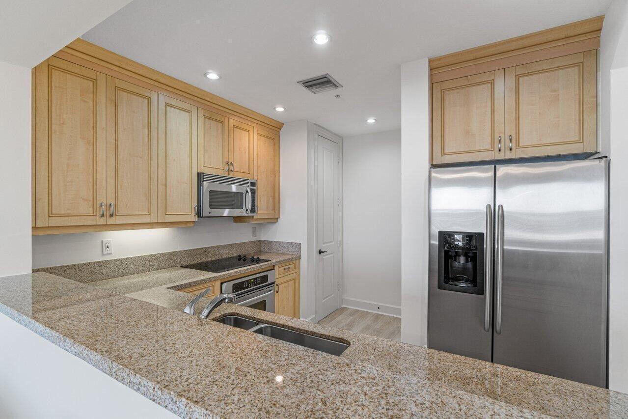 CITY WALK AT PINEAPPLE GR - Residential Lease