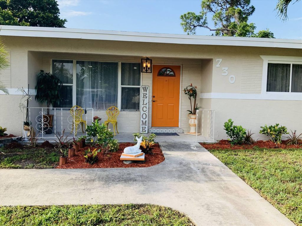 Photo of 730 E Melrose Circle, Fort Lauderdale, FL 33312 (MLS # R11096211)