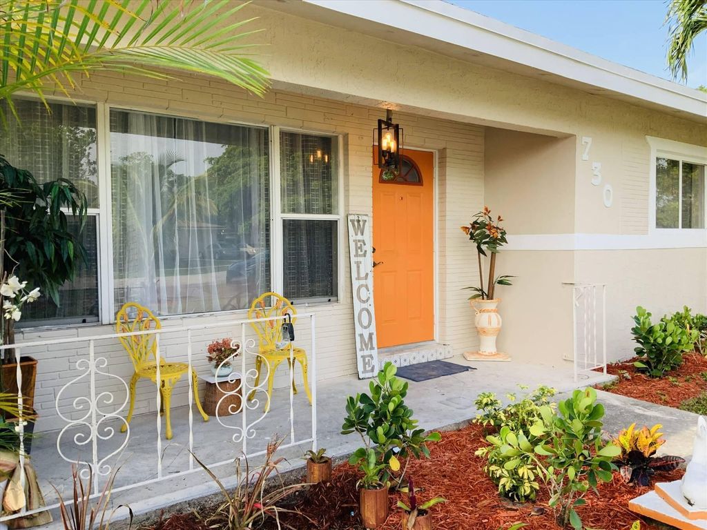 Photo of 730 E Melrose Circle, Fort Lauderdale, FL 33312 (MLS # R11096211)
