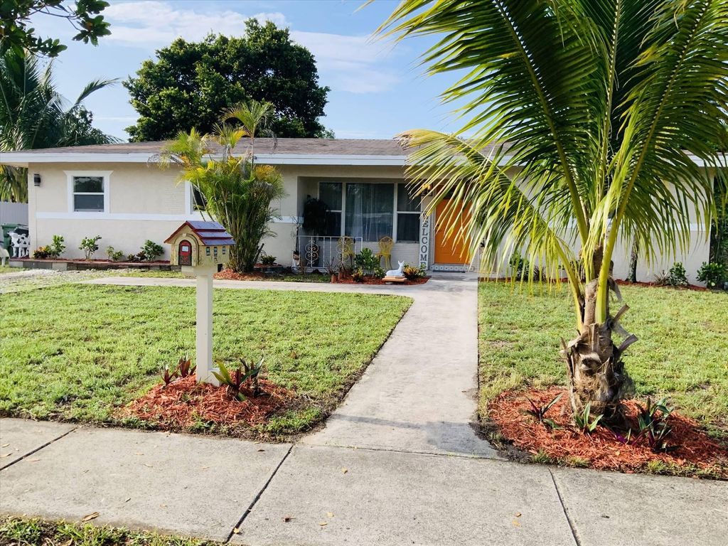Photo of 730 E Melrose Circle, Fort Lauderdale, FL 33312 (MLS # R11096211)
