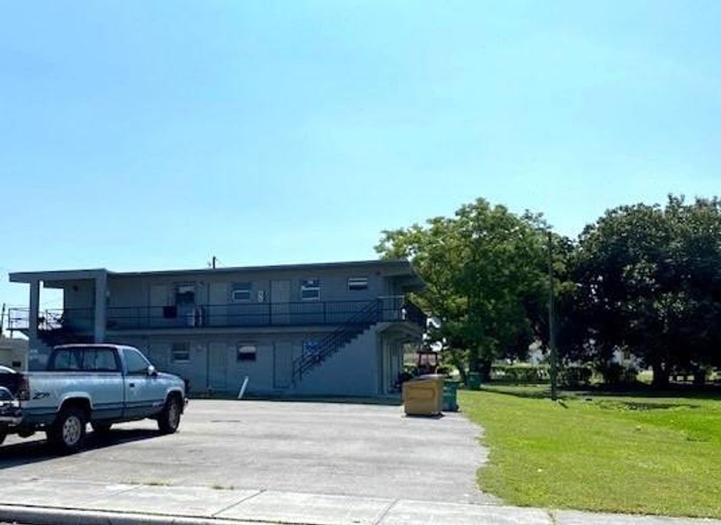 Photo of 286 Daniel Place, Pahokee, FL (MLS # F10385117)