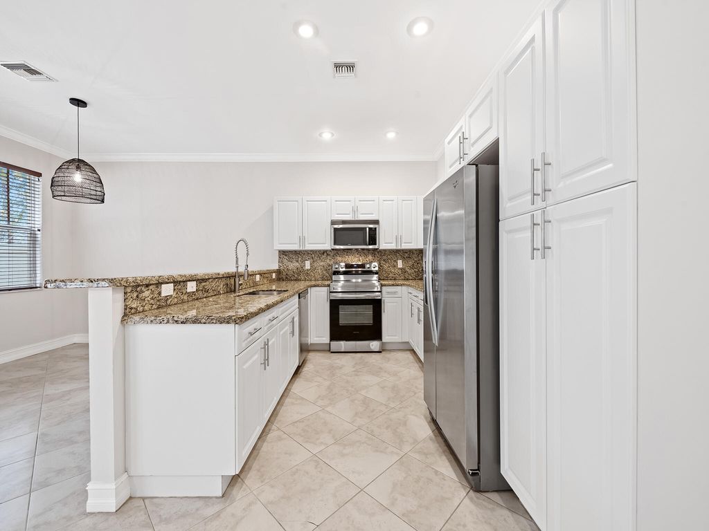 Photo of 3434 NE 13th Avenue, Oakland Park, FL 33334 (MLS # B26004725)