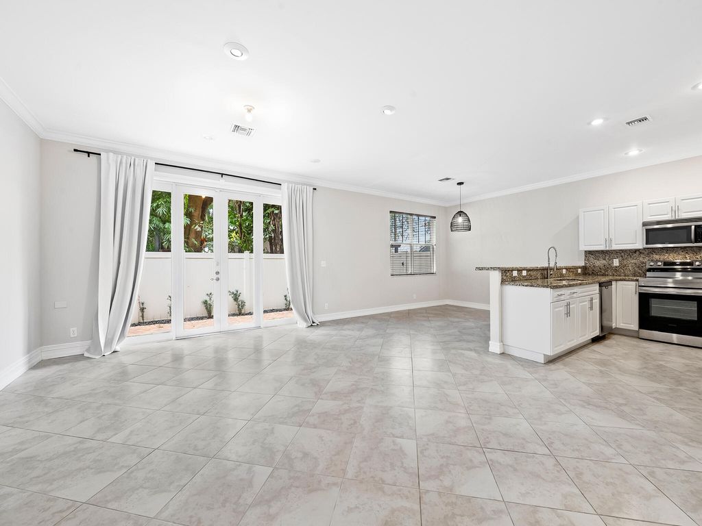 Photo of 3434 NE 13th Avenue, Oakland Park, FL 33334 (MLS # B26004725)