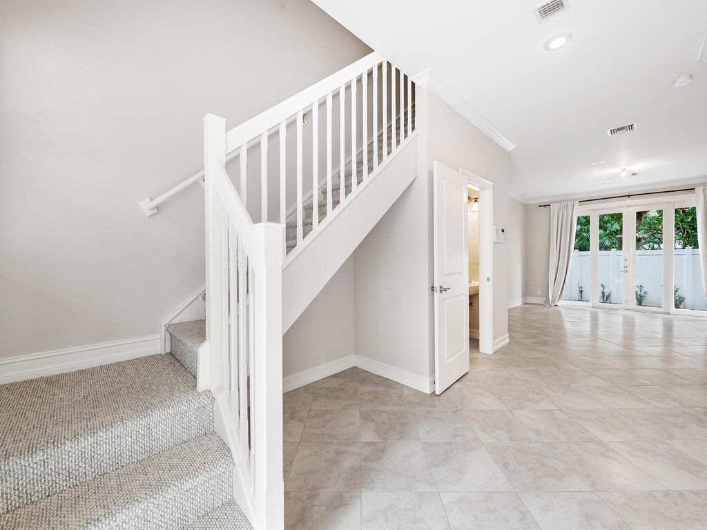 Photo of 3434 NE 13th Avenue, Oakland Park, FL 33334 (MLS # B26004725)