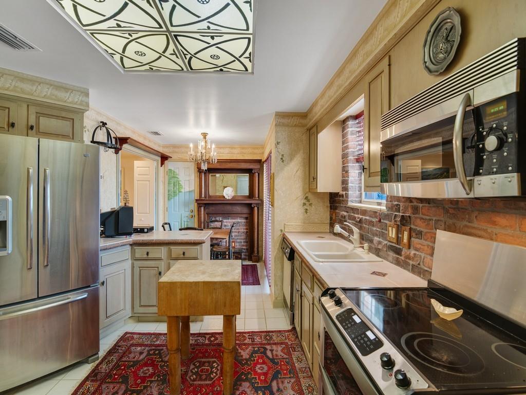 Victoria Condo - Residential